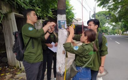 Lestarikan Lingkungan, Mahasiswa ITN Malang Rawat Pohon di Sempadan Jalan Kota