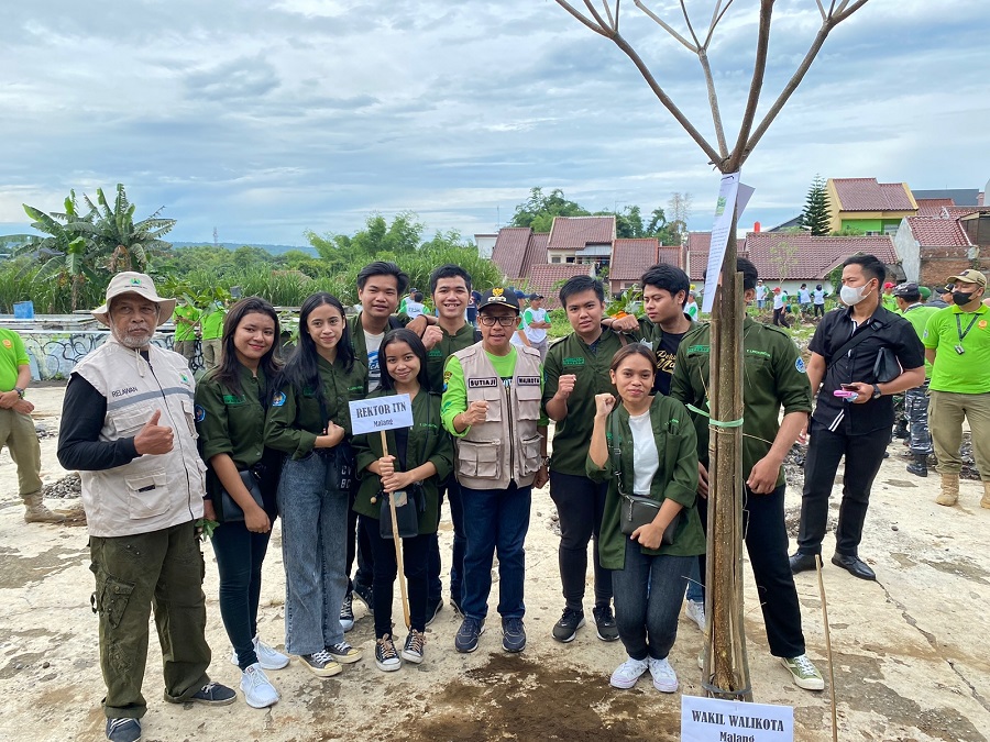 Selamatkan Lingkungan Ex TPA Kalisari, Mahasiswa Teknik Lingkungan Ikut Gerakan 1.000 Tanam Pohon
